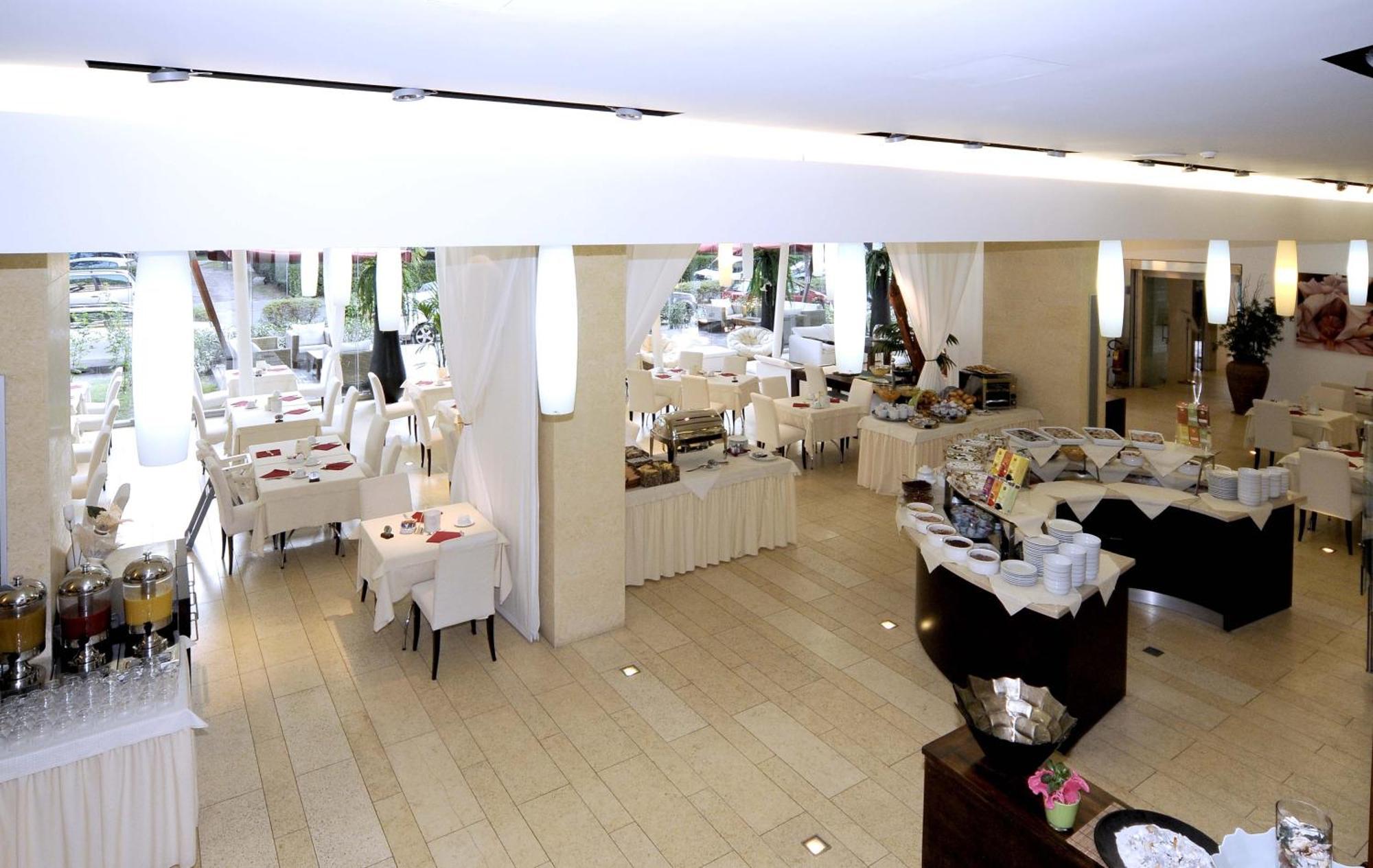 Hotel Rex ลินญาโน ซับเบียโดโร ภายนอก รูปภาพ