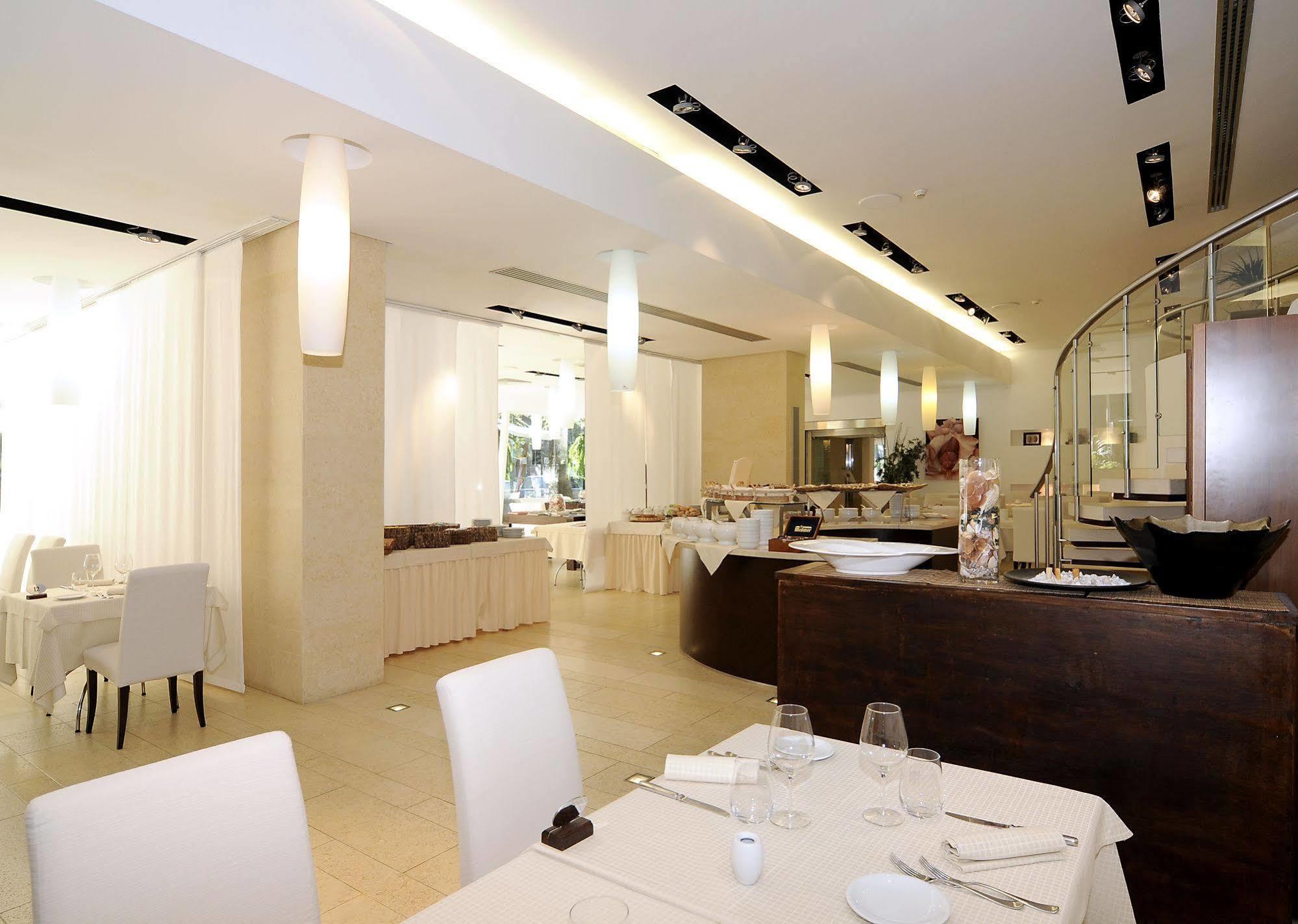Hotel Rex ลินญาโน ซับเบียโดโร ภายนอก รูปภาพ