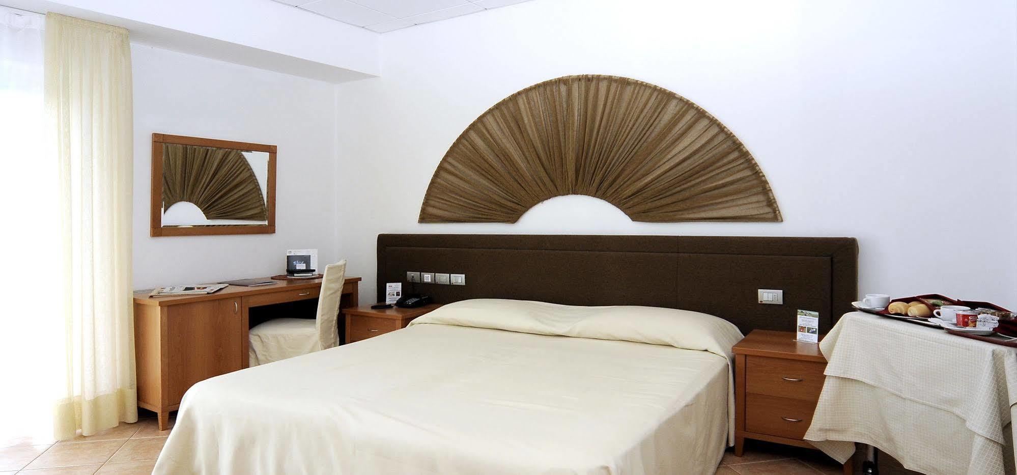 Hotel Rex ลินญาโน ซับเบียโดโร ภายนอก รูปภาพ