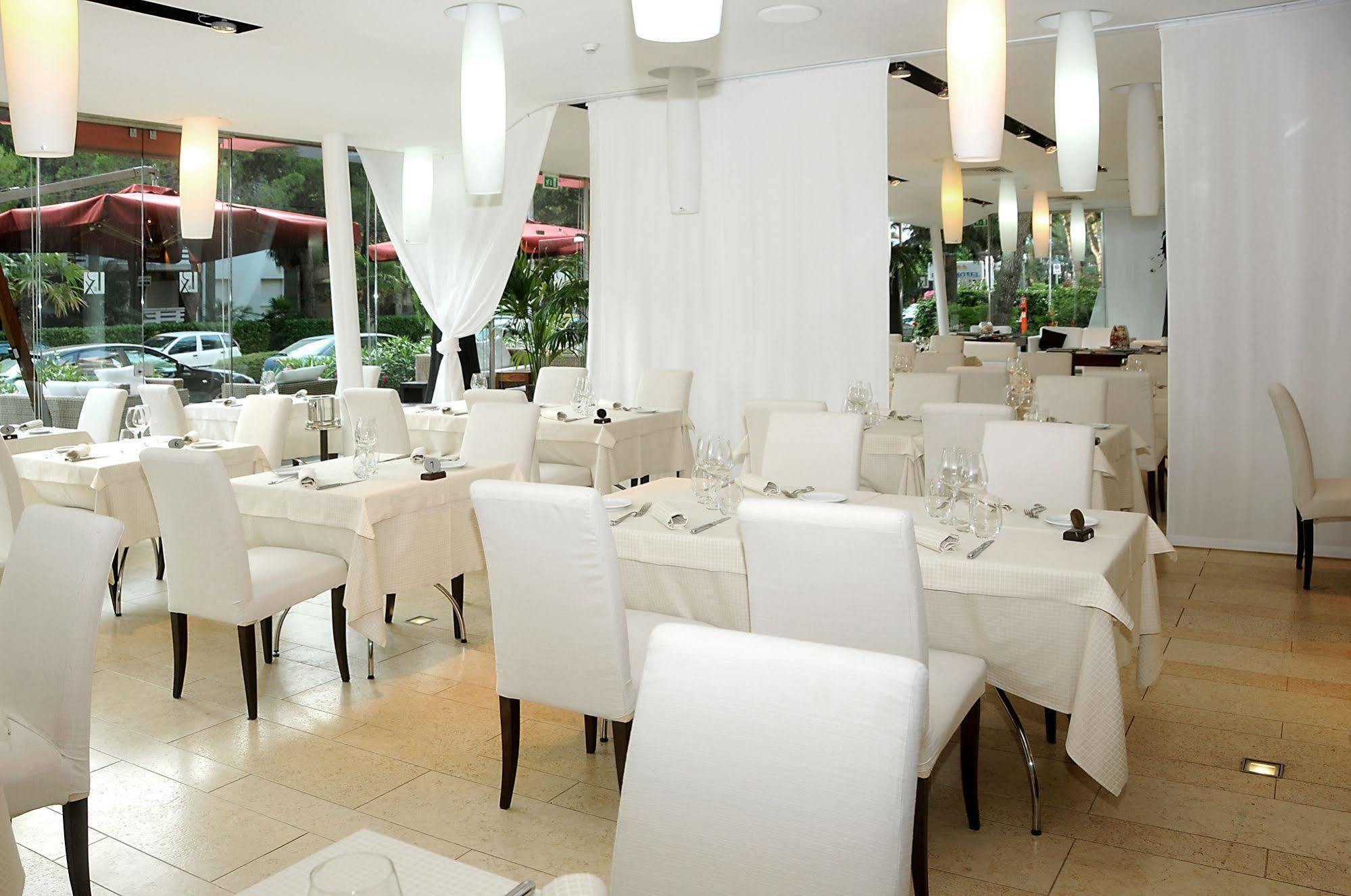 Hotel Rex ลินญาโน ซับเบียโดโร ภายนอก รูปภาพ